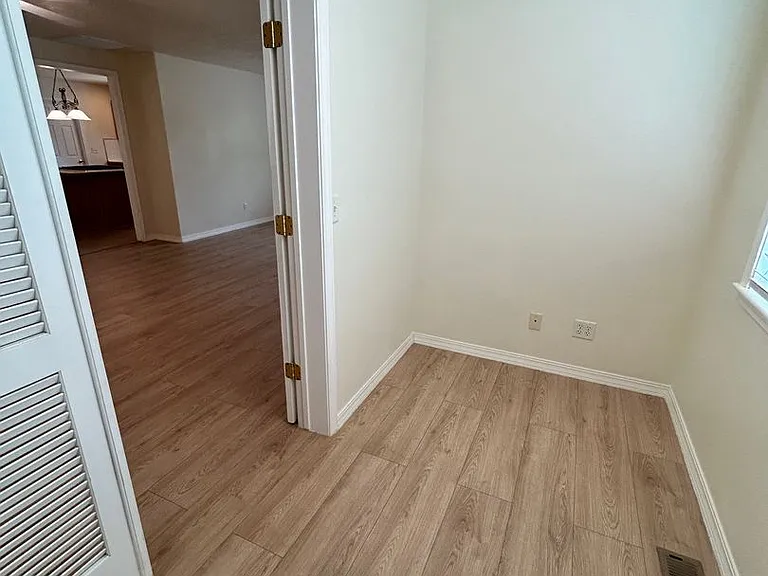 607 Desta St — Photo 13
