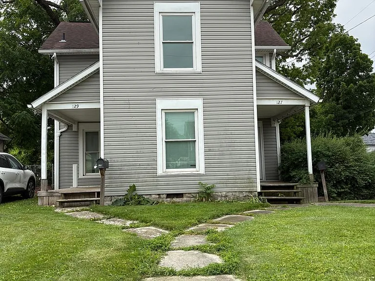 127 & 129 E Walnut St — Photo 1