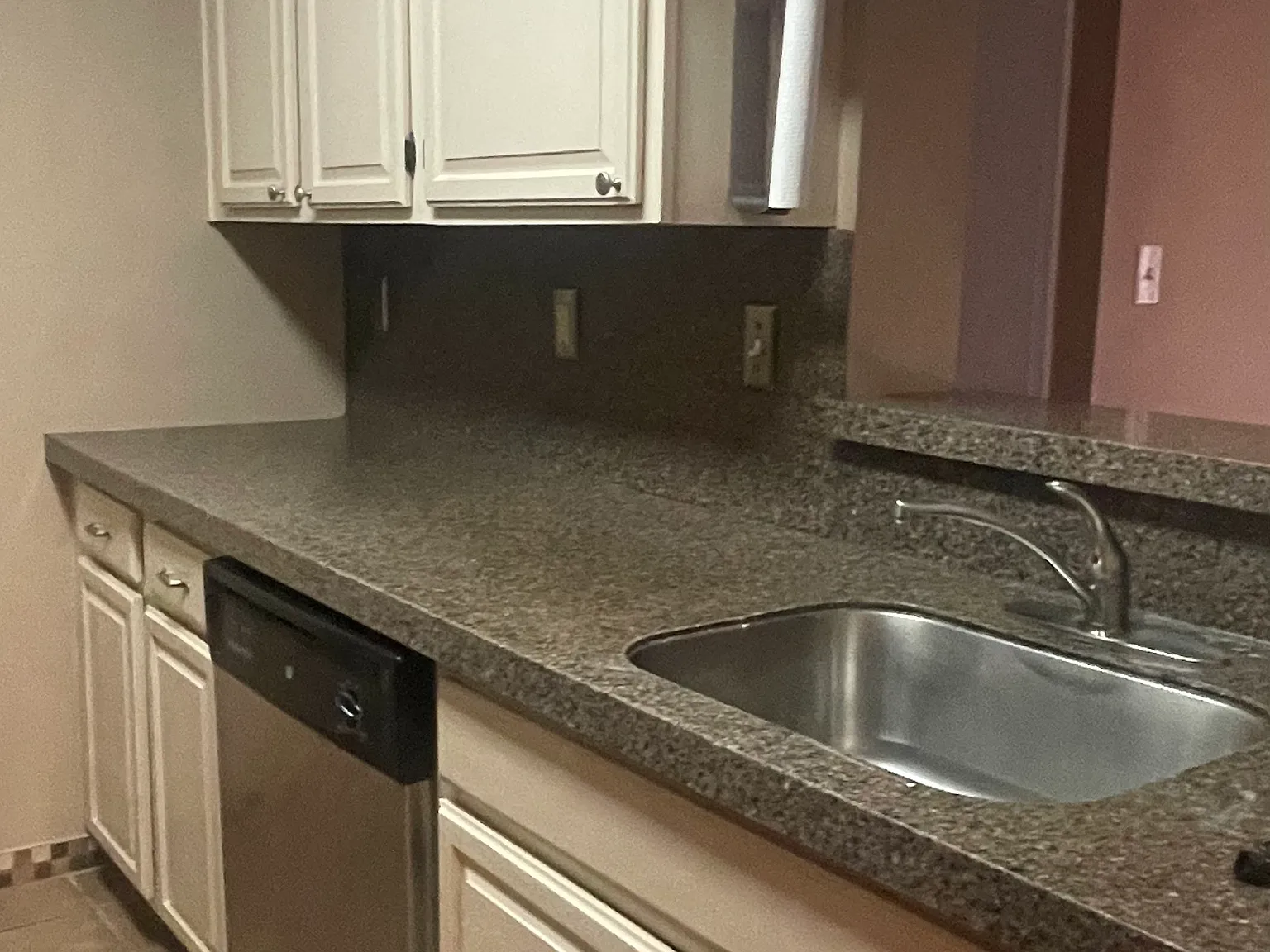 2 bed, 880 sqft, $2,400 — Photo 4