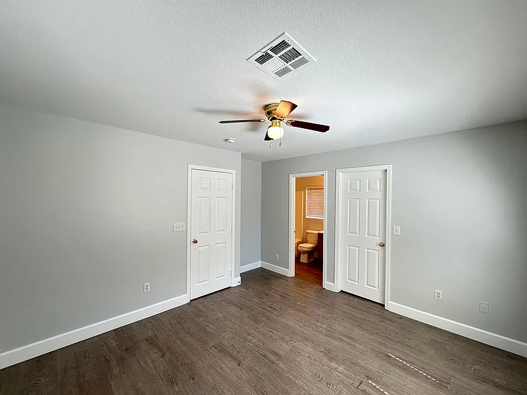 241 Crystal Rose Ct — Photo 16
