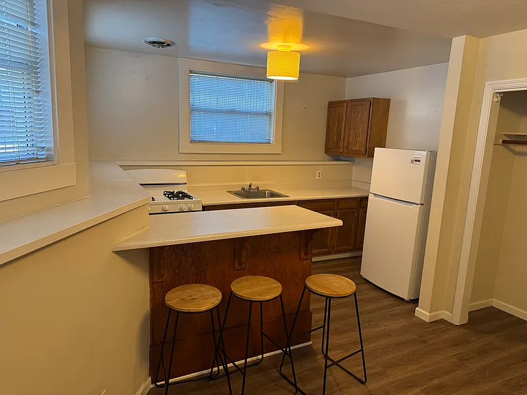 390 Grand Ave #13 — Photo 9