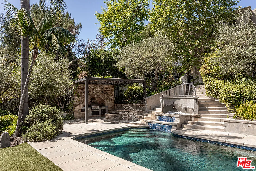 5 bed, 7.0 bath, 4400 sqft, $36,000 — Photo 2