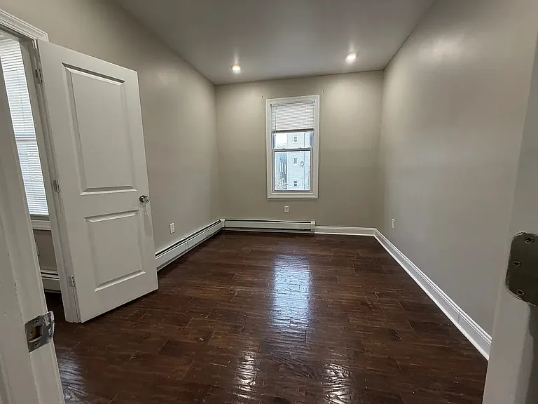 186 Seaview Ave #3L — Photo 2