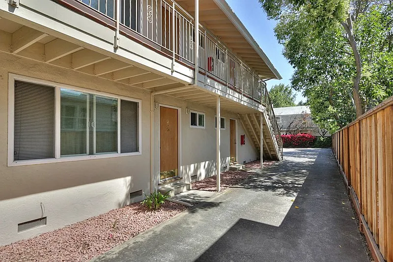 1 bed, 454 sqft, $2,745 — Photo 2