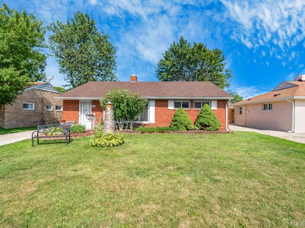 26360 Compson St, Roseville, MI 48066