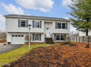 872 Queen Anne Rd, Amsterdam, NY 12010