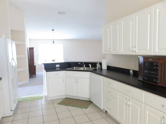 3rd image of 618 Hanley Downs Dr