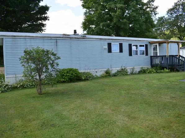 89 Roland Street, Barton, VT 05822