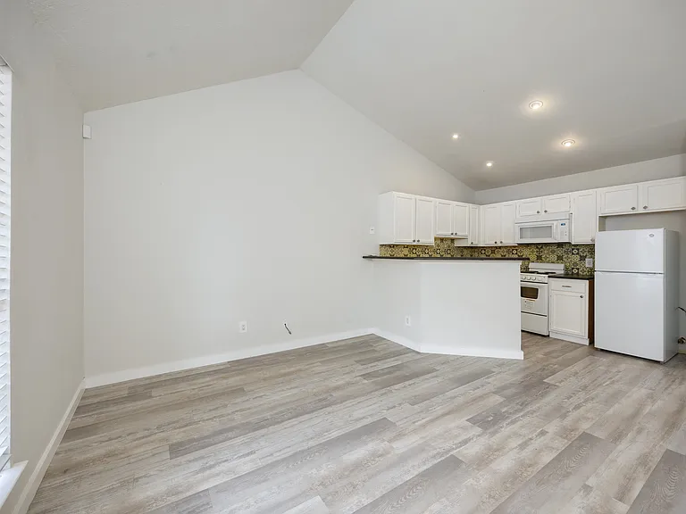 6108 Abrams Rd #329 — Photo 3