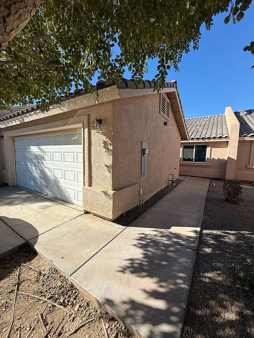 2 Bedroom 2 Bath Condo in Sunset Mountain Villas — Photo 2