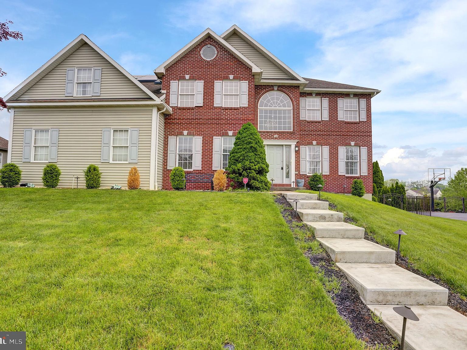 25 Fairwood Ave, Sinking Spring, PA 19608 | Zillow