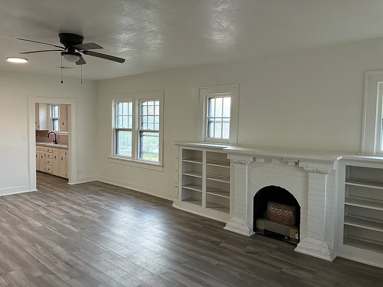 1834 N Market Ave — Photo 4