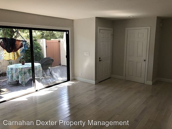 5th image of 5760 Owensmouth Ave Unit 2