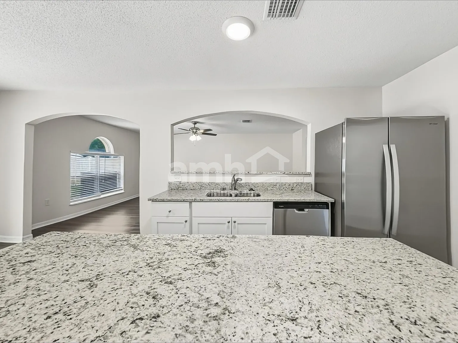 4 bed, 2.5 bath, 1942 sqft, $2,430 — Photo 4