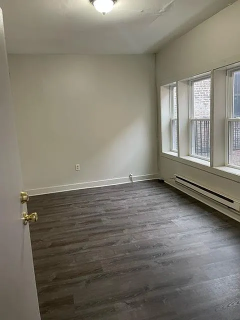 Studio, 400 sqft, $650 — Photo 2