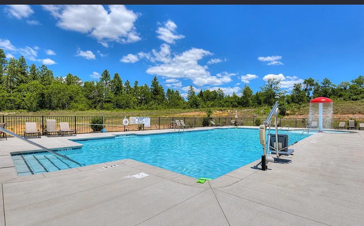 4 bed, 2046 sqft, $2,350 — Photo 4