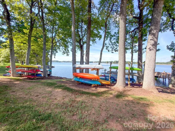 327 Northwest Dr, Davidson, NC 28036