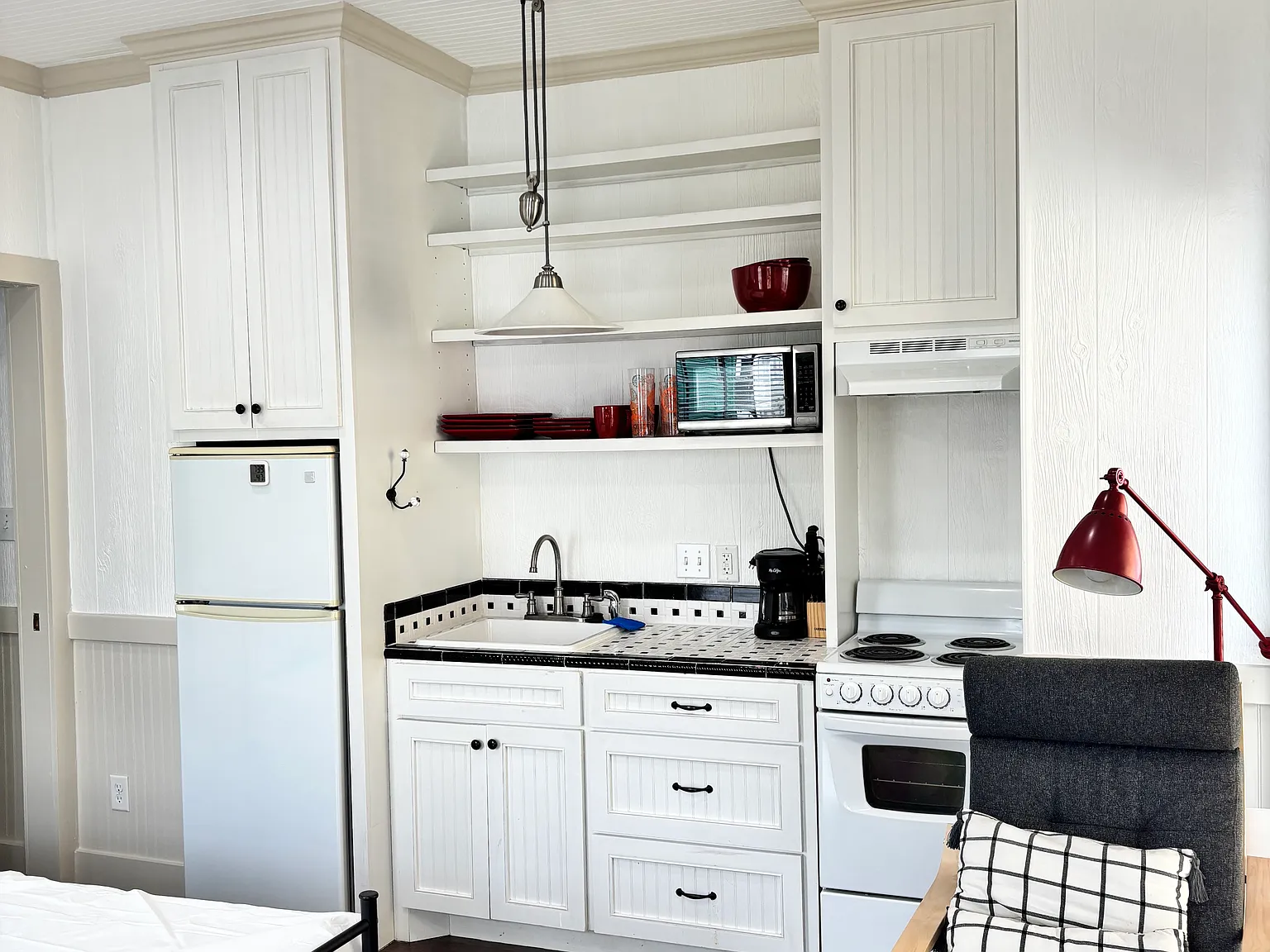 Studio, 240 sqft, $1,150 — Photo 3