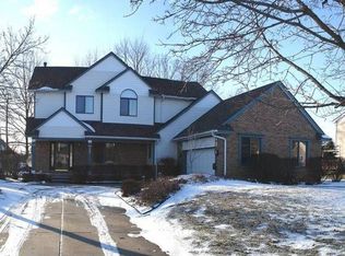 508 Concord Dr, White Lake, MI 48386
