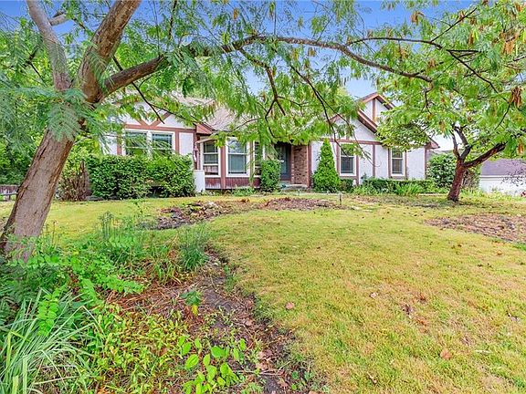 4th image of 2809 Trenchard Dr