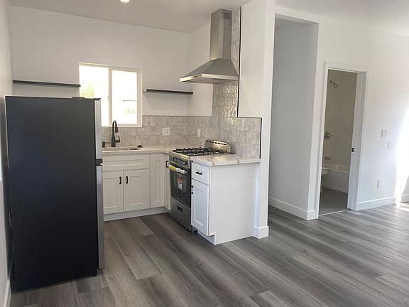 5th image of 1451 Stanley Ave #C