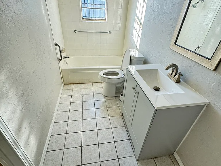 218 SE 44th St #103 — Photo 7