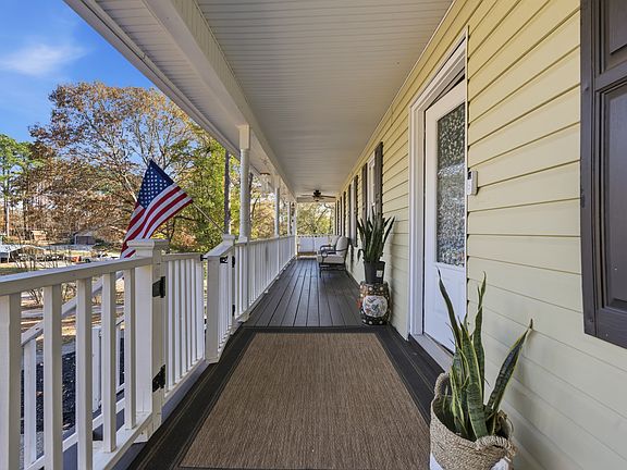 4th image of 223 Hickory Ln