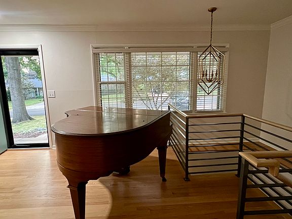 Front room (piano will be gone)