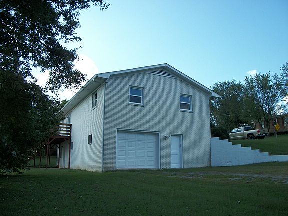 3rd image of 302 Hillview Dr