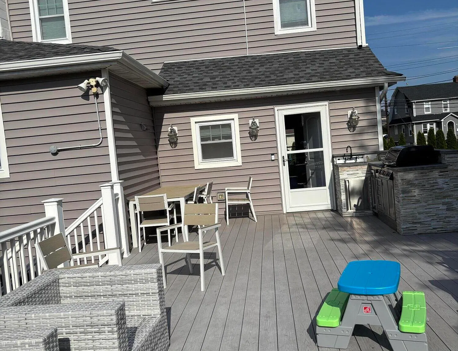 7 bed, 4.5 bath, 2328 sqft, $4,500 — Photo 4