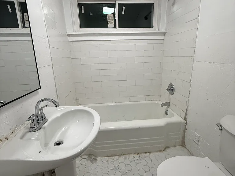 445 Southport Rd — Photo 6