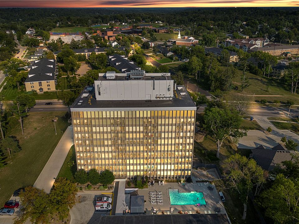 1st image of 2222 1st Ave NE APT 303