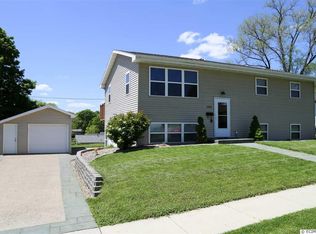 1595 Hickson Ave, Dubuque, IA 52001