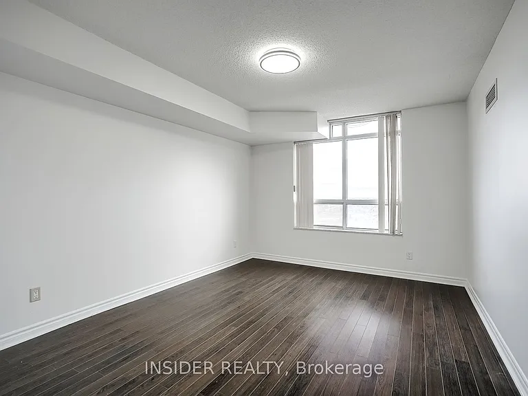 35 Kingsbridge Garden Cir #2009 — Photo 8