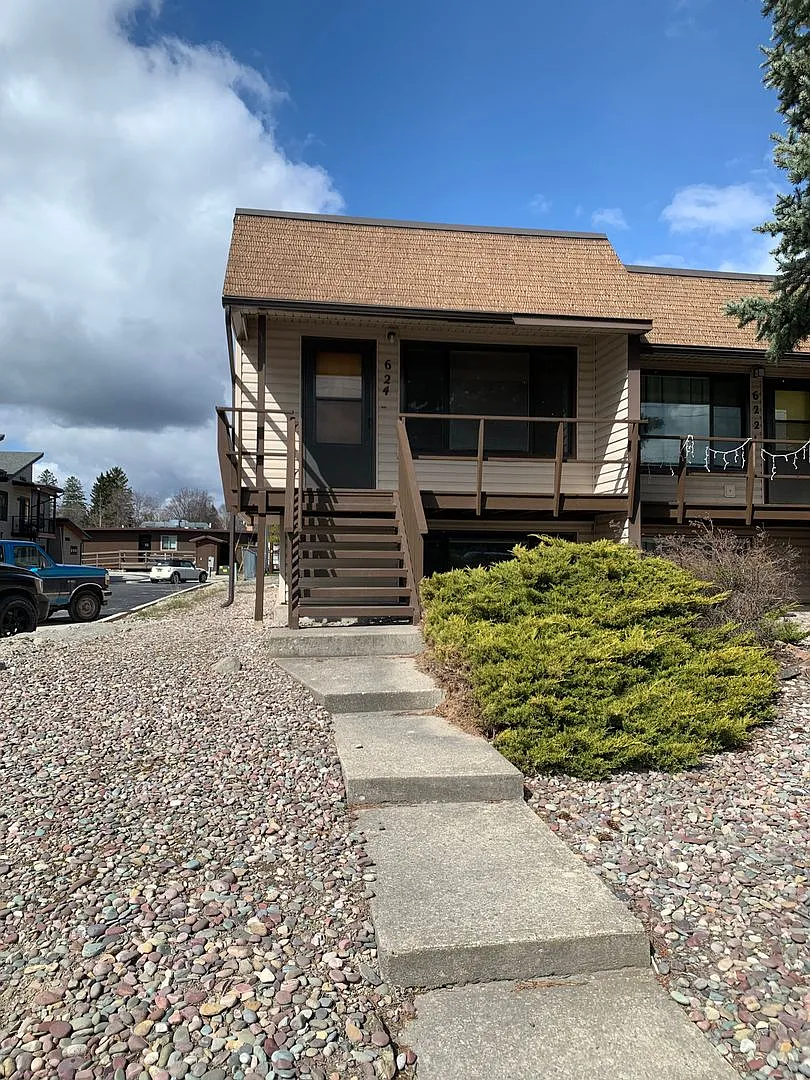 Updated 2 Bedroom 1.5 Bath Townhome Walking Distance To Downtown Whitefish — Photo 1