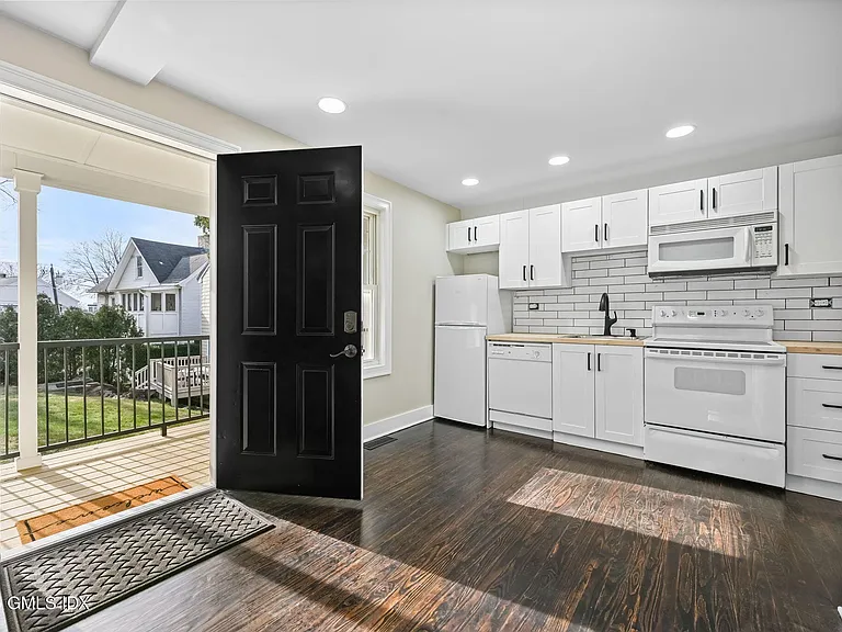 2 Sherman Ave #COTTAGE — Photo 2