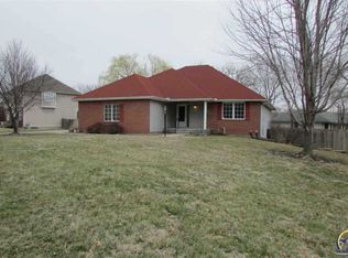 2484 SW Kingsrow Rd, Topeka, KS 66614