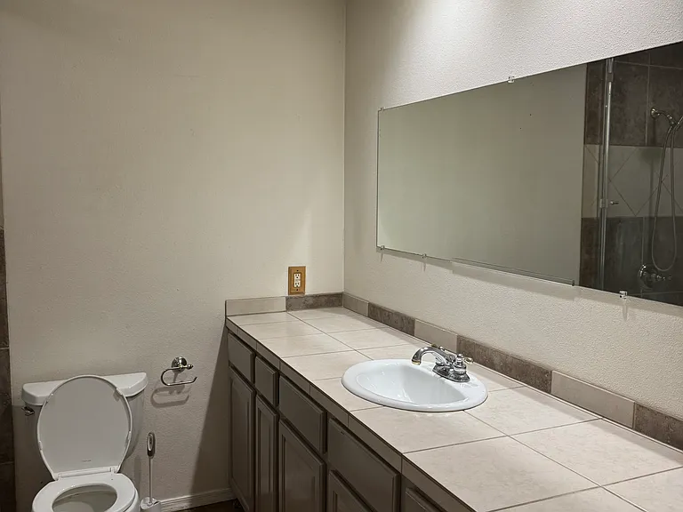 27 E Balboa Dr — Photo 11