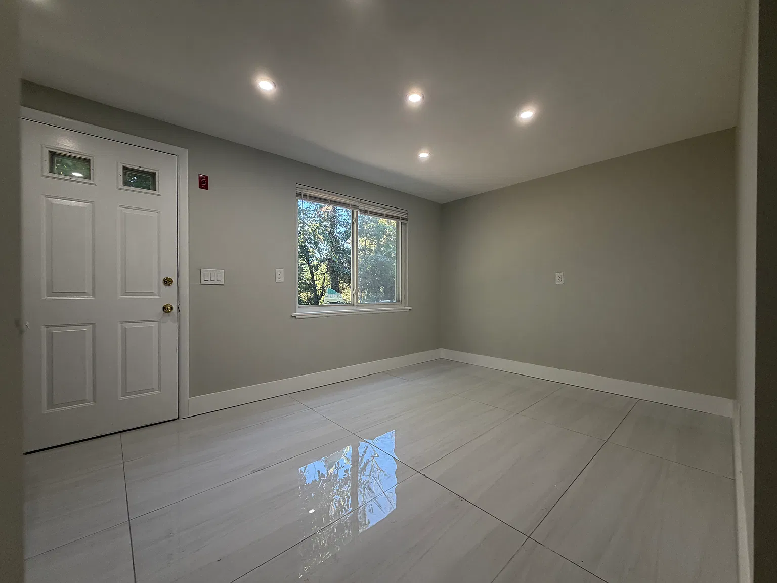 3 bed, $2,145 — Photo 2