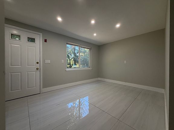2nd image of 64 Chamberlain St #6