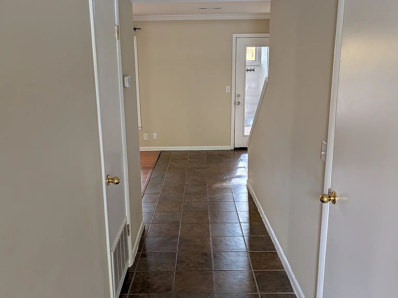 3 bed, 2.5 bath, 1408 sqft, $1,550 — Photo 2