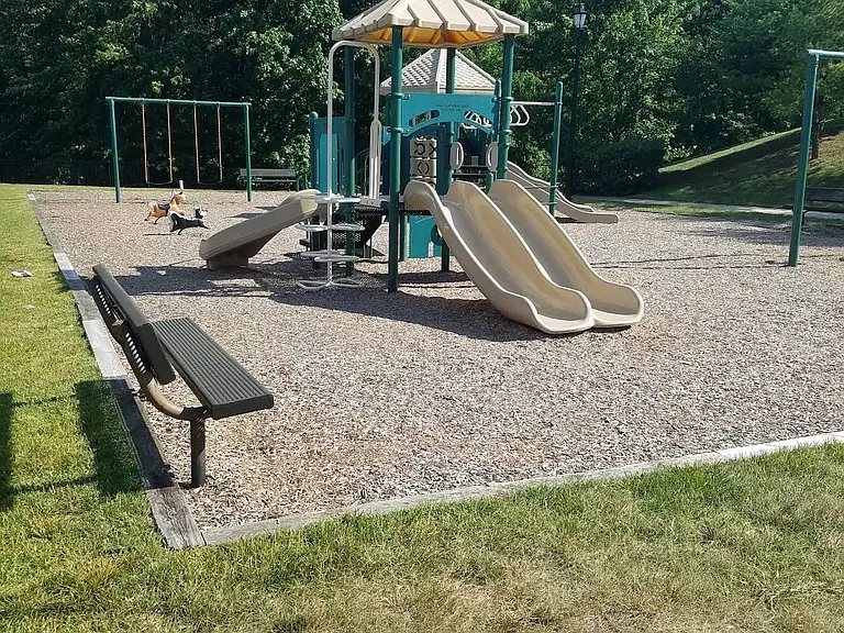 1432 Pangbourne Way — Photo 33