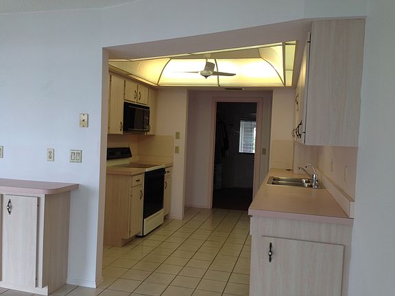 5th image of 530 Coral Creek Dr