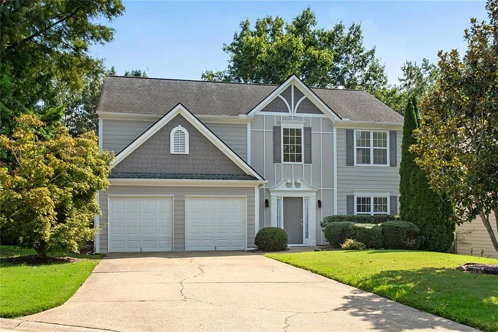 3 bed, 2.5 bath, 2431 sqft, $2,650 — Photo 2