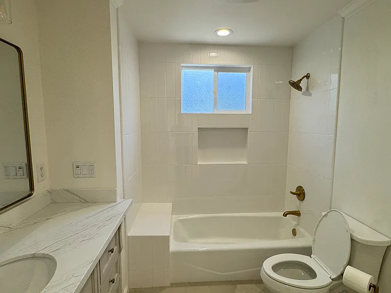 950 Hudson St — Photo 21
