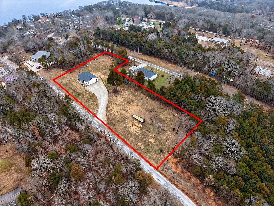 1st image of 290 Mockingbird Lane