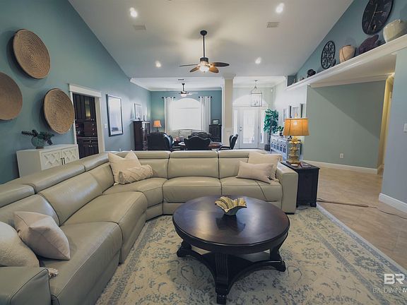 3rd image of 373 Collinwood Loop