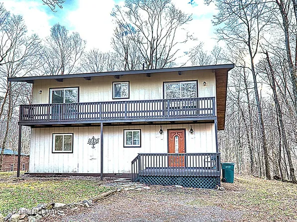 3009 Briarwood Dr, Tobyhanna, PA 18466
