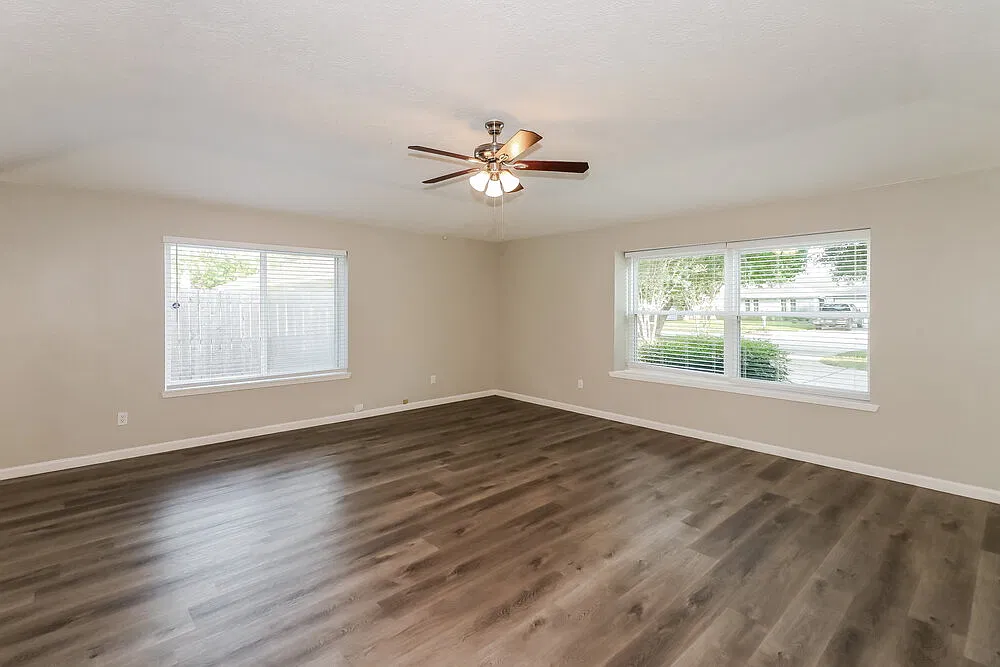 3 bed, 2.0 bath, 1355 sqft, $1,805 — Photo 4