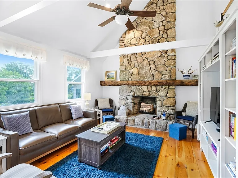 155 Skiff Ave — Photo 4